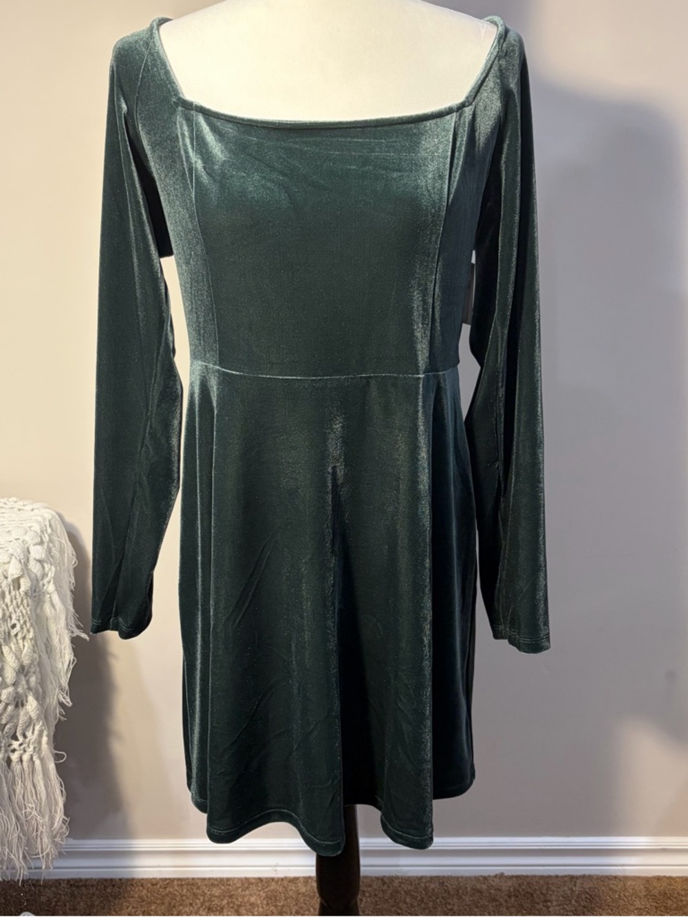NWT Old Navy Velvet Long-Sleeve Square-Neck Dress in Forest Green